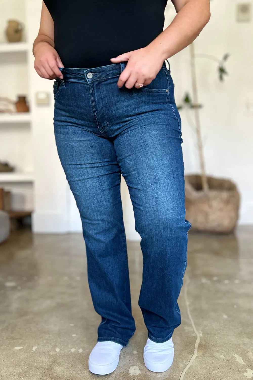 UrbanEase Classic Loose-Fit Jeans for Women – Trendy, Comfortable, and Stylish Jeans